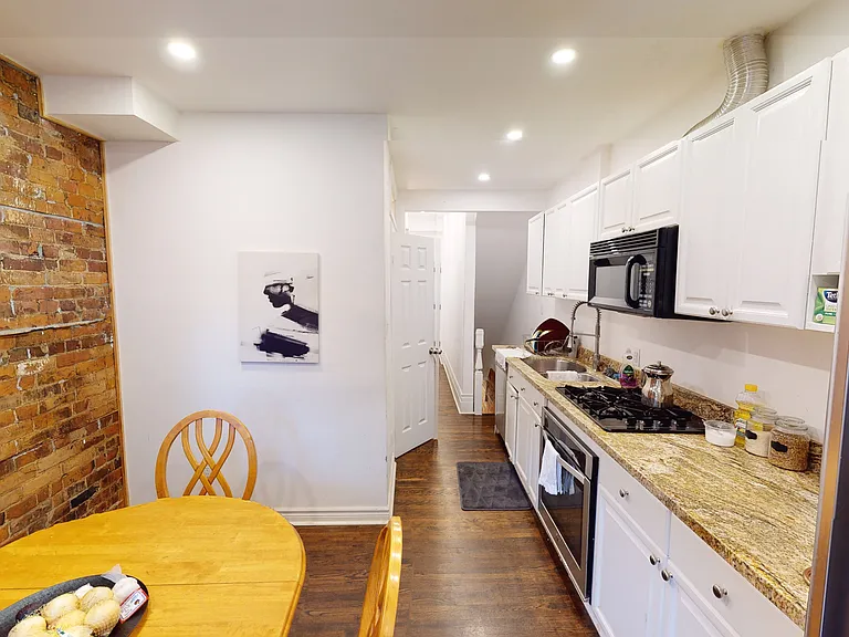 160 Beaconsfield Ave #1 — Photo 17