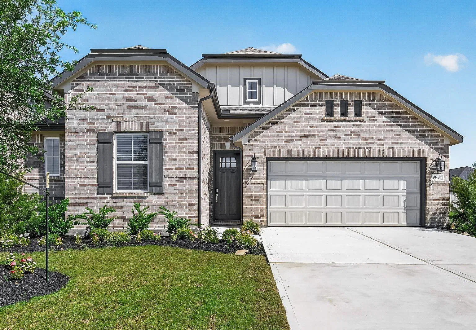 3 bed, 2.0 bath, 2027 sqft, $2,350 — Photo 1