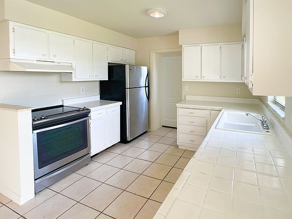 2nd image of 407 Rushmore Ave S