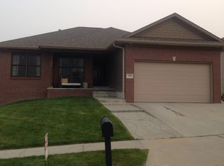 7341 Shirl Dr, Lincoln, NE 68516