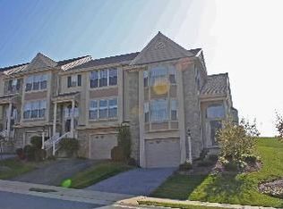 611 Royal View Dr, Lancaster, PA 17601