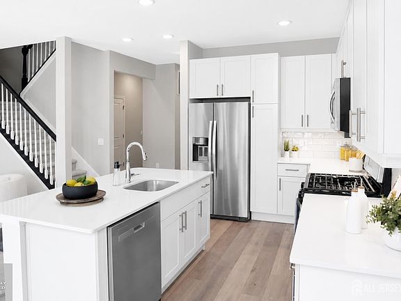 4th image of 60 Belardo St