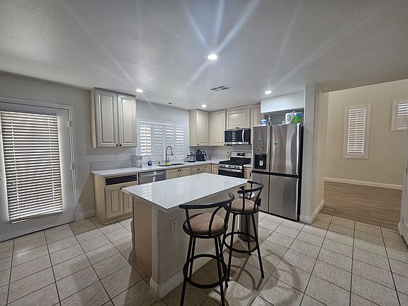 3rd image of 9419 Hanta Ave