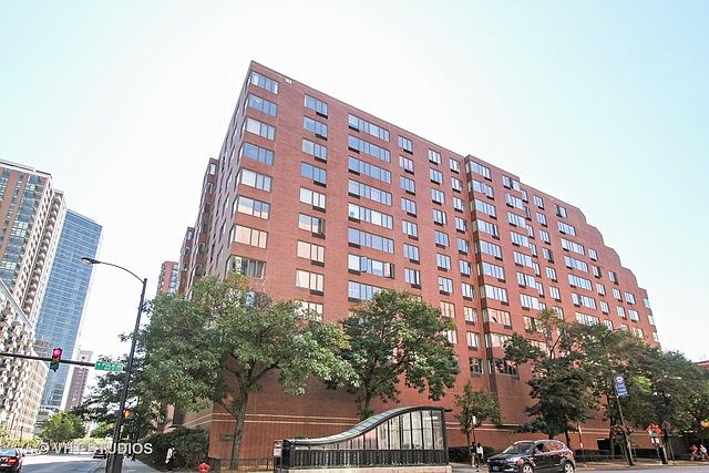 1st image of 801 S Plymouth Ct APT 212