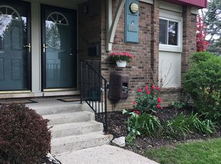 334 Hartman Ln, Saline, MI 48176