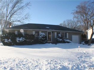 102 Geery Ave, Holbrook, NY 11741