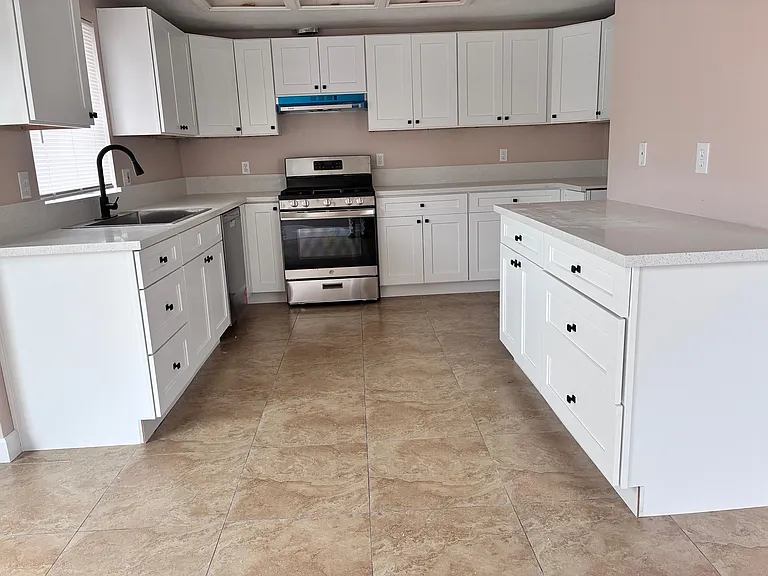 686 Woodcrest Dr #B — Photo 3