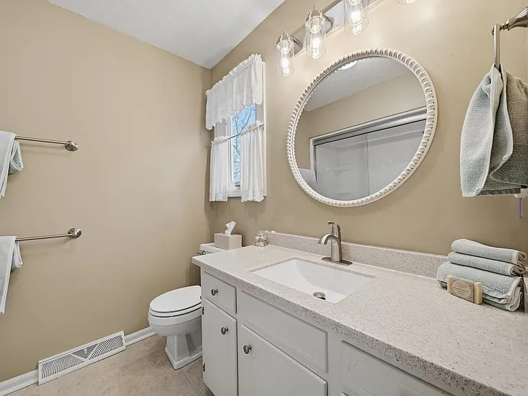 729 Alpine Dr — Photo 10