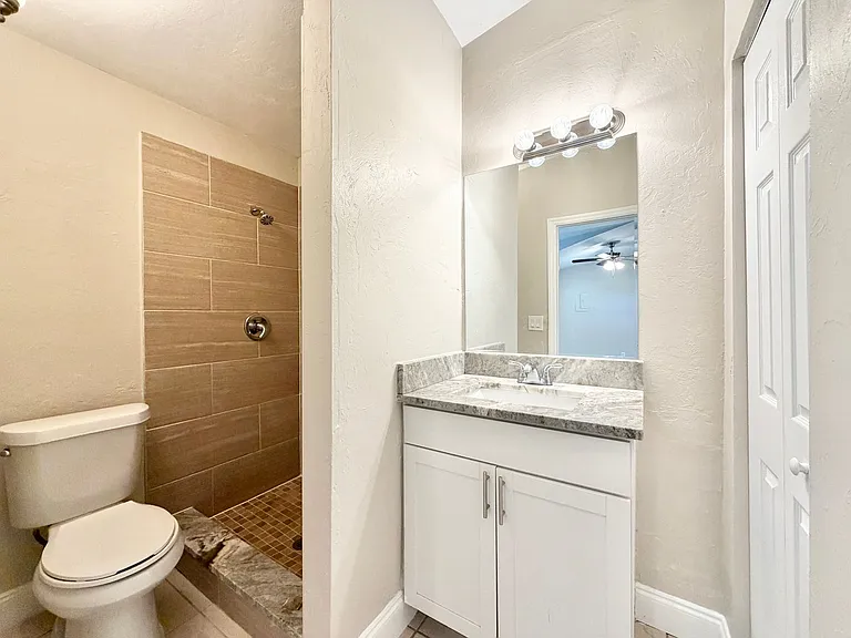 Avalon Apartments — Photo 10