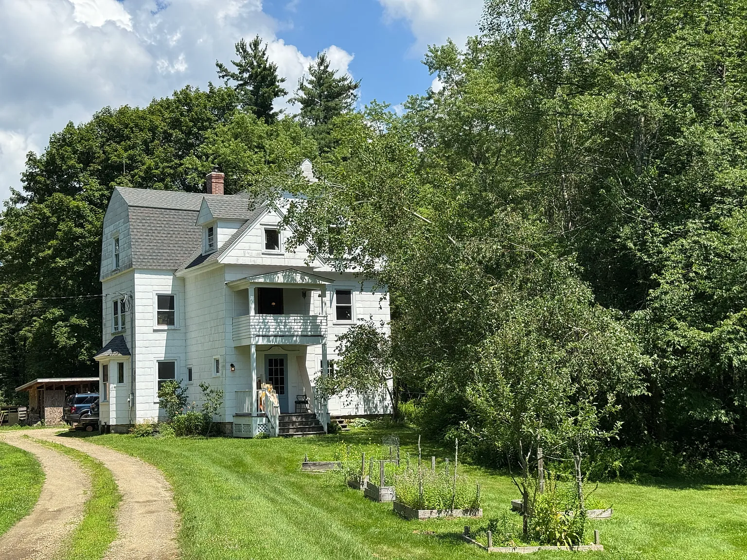 2 bed, 1.5 bath, 1000 sqft, $1,400 — Photo 2
