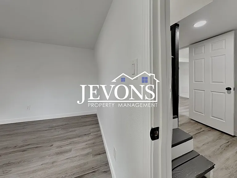 630 N Skyline Dr #B — Photo 29