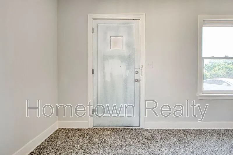 2 bed, 1.0 bath, 1748 sqft, $850 — Photo 3