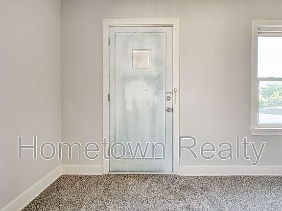 3rd image of 527 W Dill St