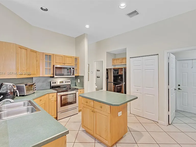 3711 Falcon Ridge Cir — Photo 22