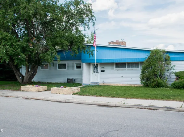 1210 Park Pl, Williston, ND 58801