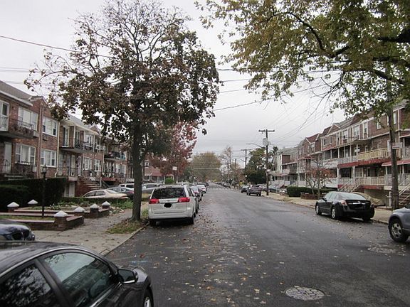 4th image of 1440 E 84th St