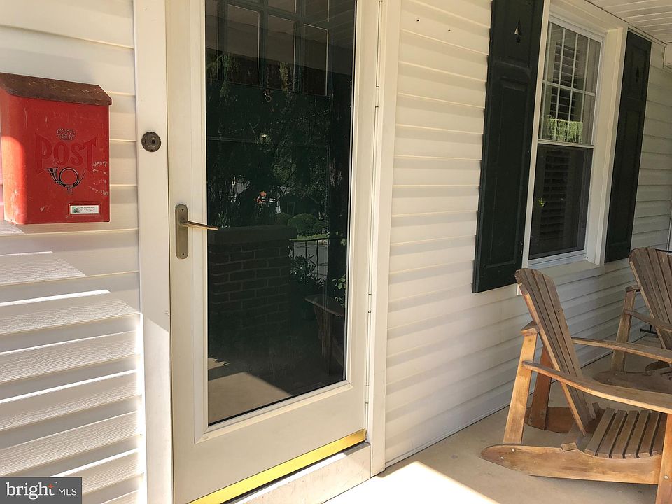 2nd image of 428 W Beechtree Ln