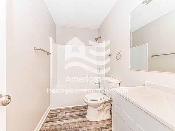 887869_006_main_bathroom_7.jpg