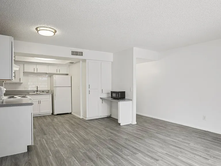 Lemon Grove Apartments — Photo 15