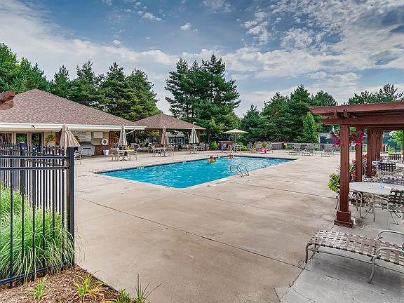 3rd image of 2518 Westward Dr