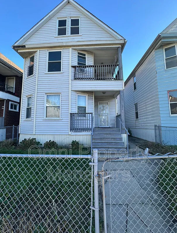 2 bed, 1.0 bath, $1,100 — Photo 1