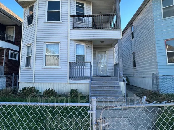 3894 Evaline St Unit 2, Hamtramck, MI 48212