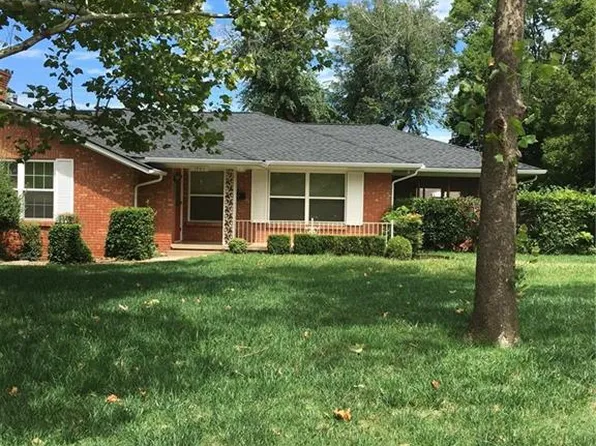 1705 Drakestone Ave, Nichols Hills, OK 73120