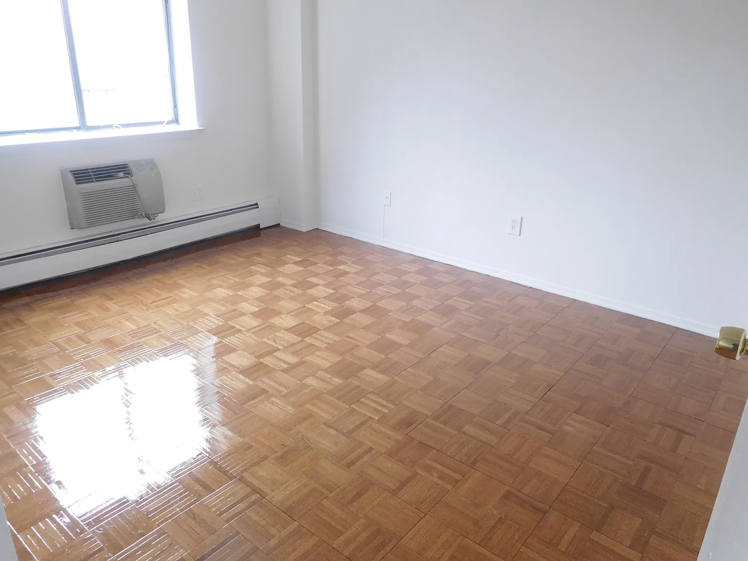 2 bed, 900 sqft, $3,100 — Photo 3