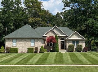5396 Shorewood Dr, Fort Gratiot, MI 48059