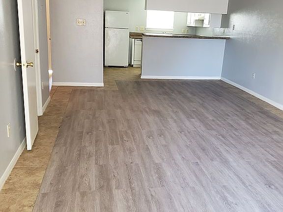 4th image of 2071 Country Village Blvd Unit B
