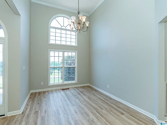 4th image of 56 Melissa Dr