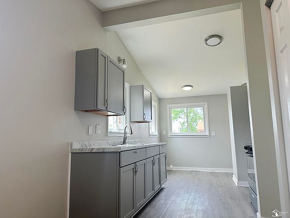5th image of 29219 York St