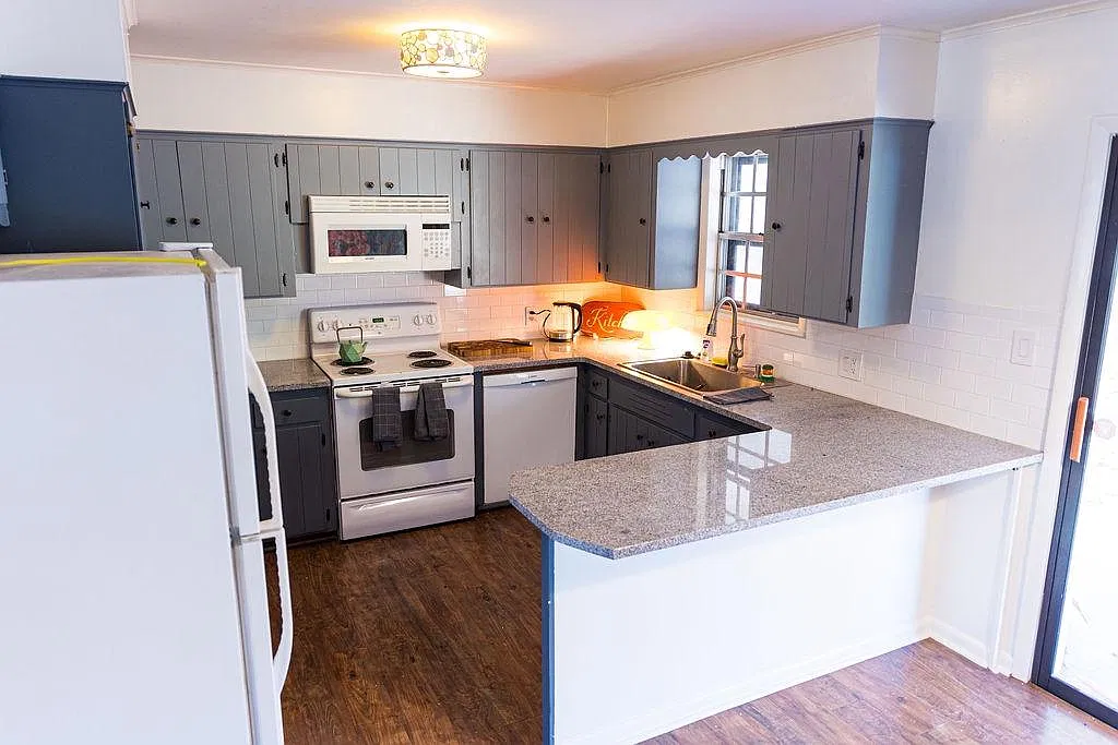 3347 N Martin Ave — Photo 4