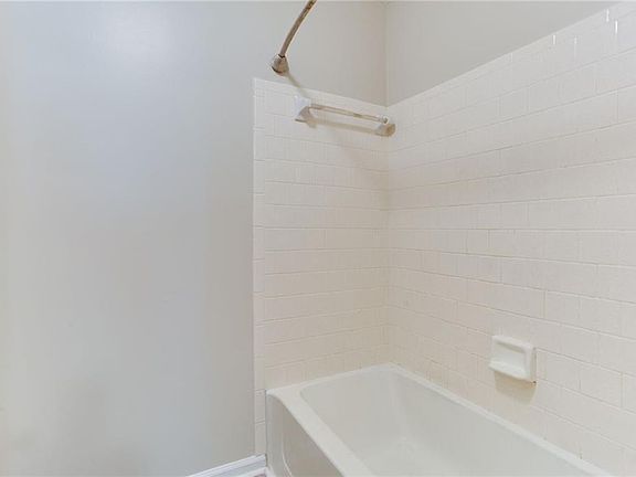 5th image of 960 Saint Andrews Reach APT C