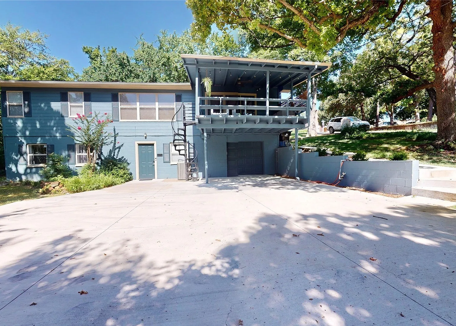 3 bed, $1,250 — Photo 1