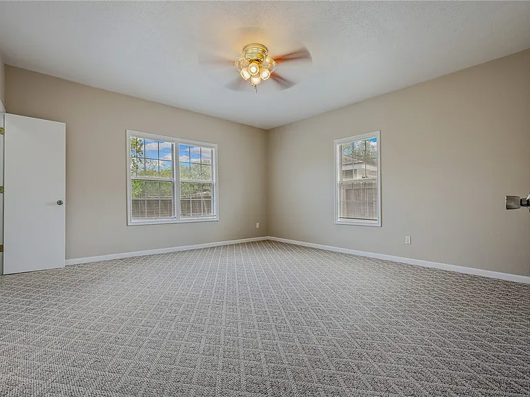 1622 Woodlawn Dr — Photo 7