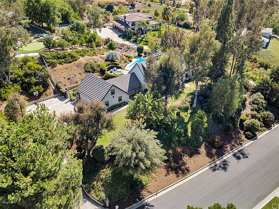 3rd image of 30535 Country Club Dr