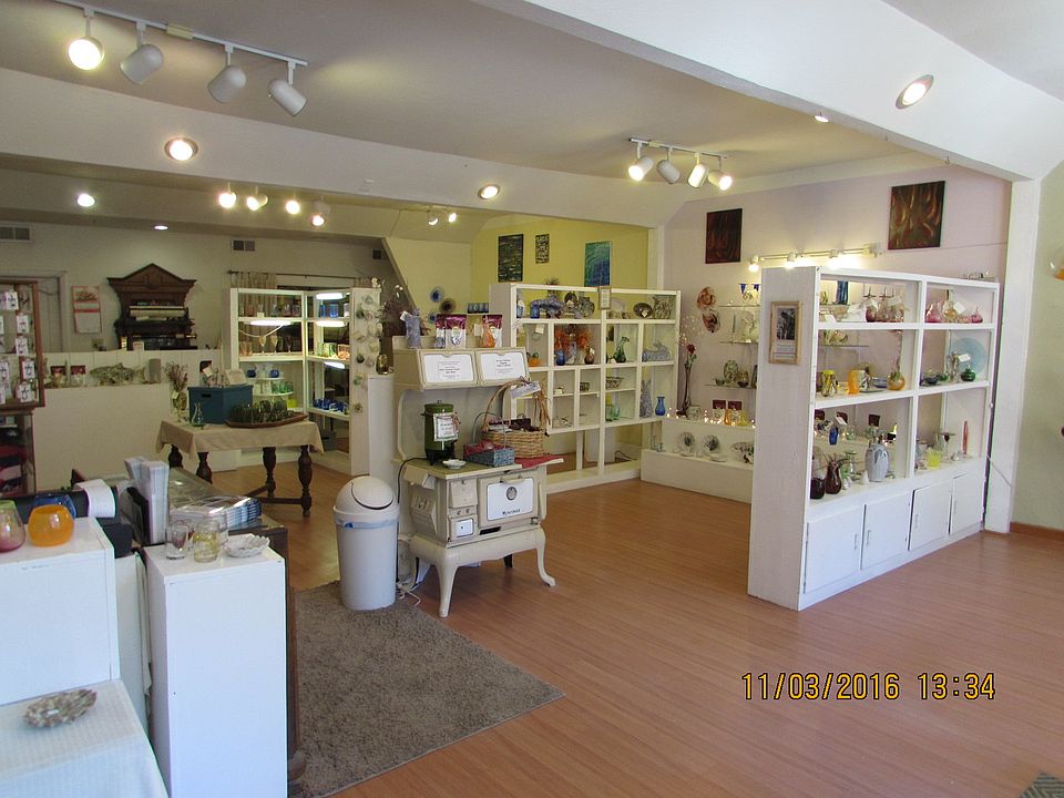 2nd image of 619 Main St