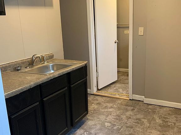 2nd image of 405 S 13th Ave #Basement