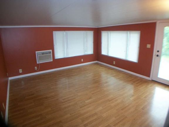 5th image of 503 W Grand Ave