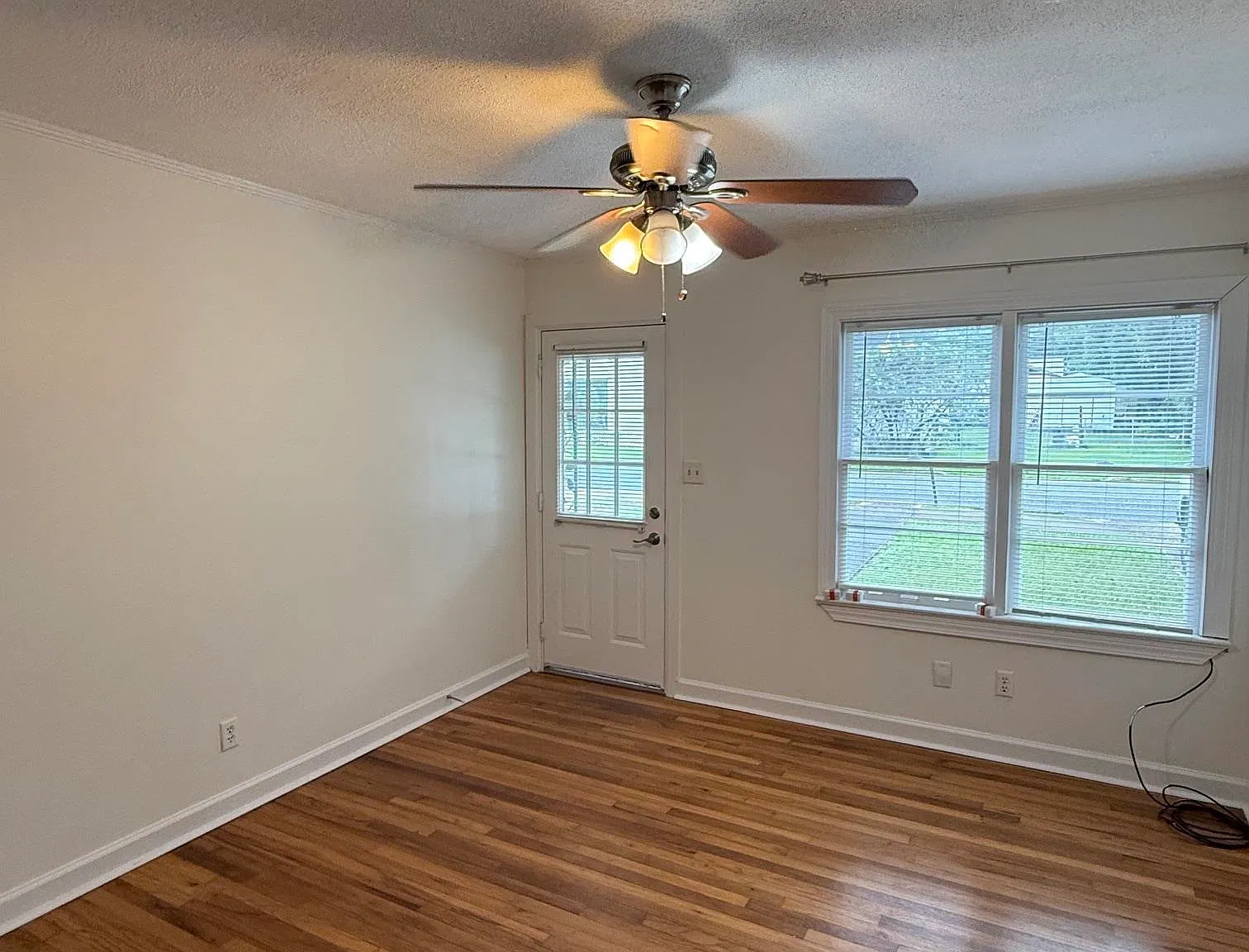 2 bed, 1.0 bath, 900 sqft, $1,375 — Photo 3
