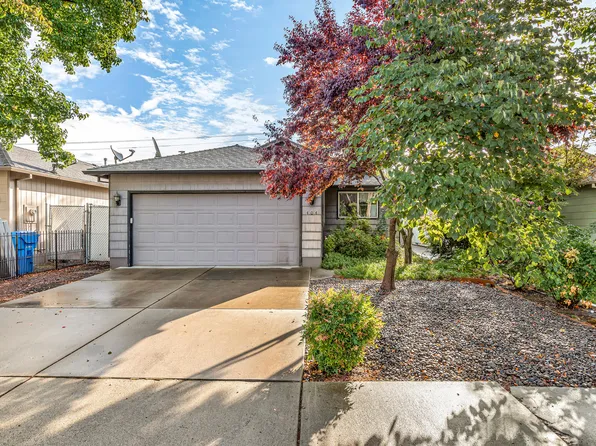 404 Canyon Way, Eagle Pt, OR 97524