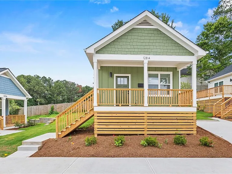 128 Hilltop Dr SW #A — Photo 1