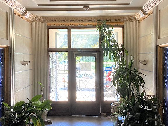 4th image of 4930 Fulton St #203