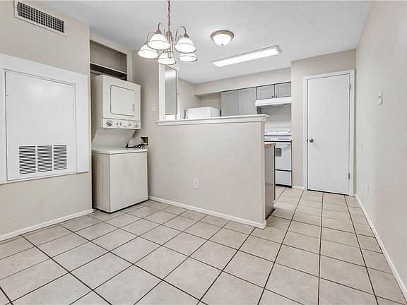 5th image of 1520 Hawk Tree Dr #D