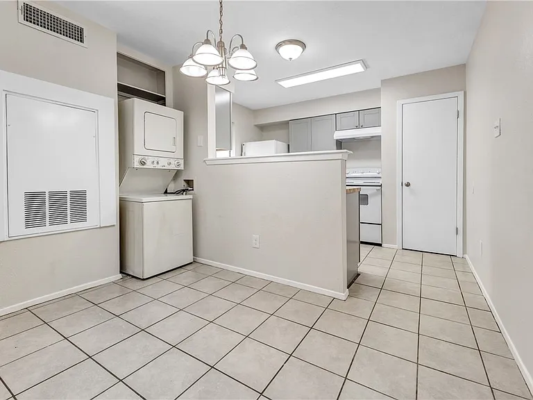 1520 Hawk Tree Dr #D — Photo 5