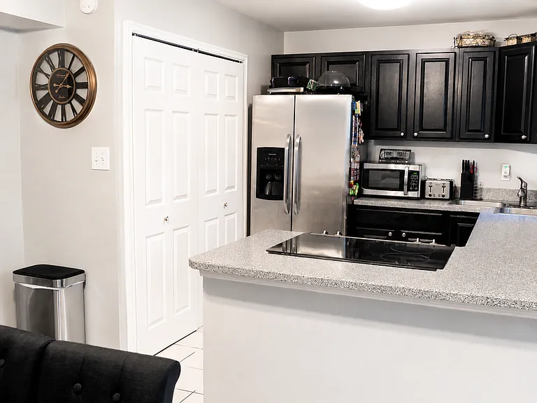 2559 Grosvenor Dr — Photo 6