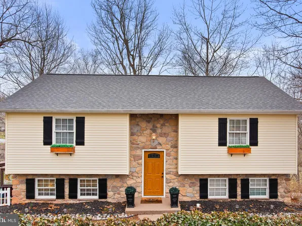 35 Hemlock Ln, Etters, PA 17319