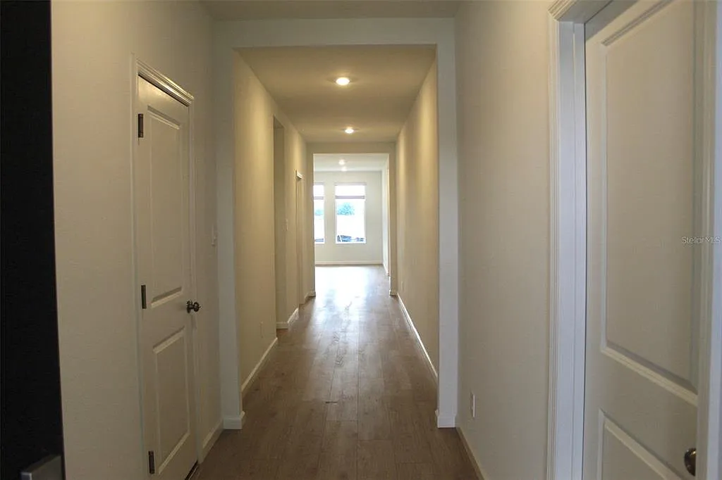 3 bed, 2.0 bath, 2366 sqft, $2,300 — Photo 4