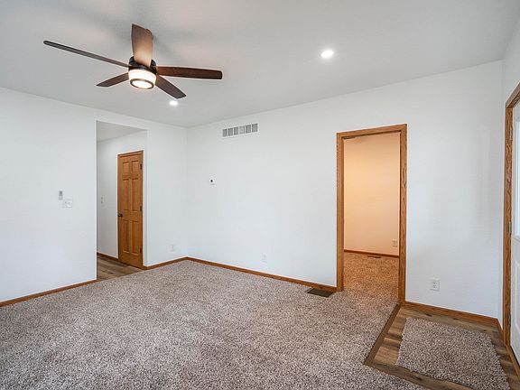4th image of 449 Garden St